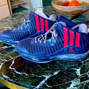 Mens basketball shoes